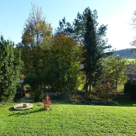 Am Kirchberg Apartment *